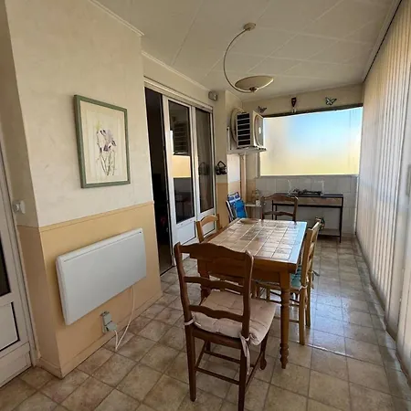 Διαμέρισμα With Balcony And Parking